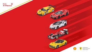 Carrinhos da promoção aplicados sobre fundo vermelho e logos de Shell V-Power, Shell e Ferrari aplicados sobre fundo branco
