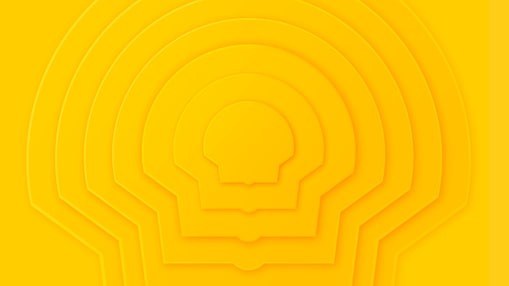 Na imagem, o logotipo da Shell em formato de concha se repete em fundo amarelo.