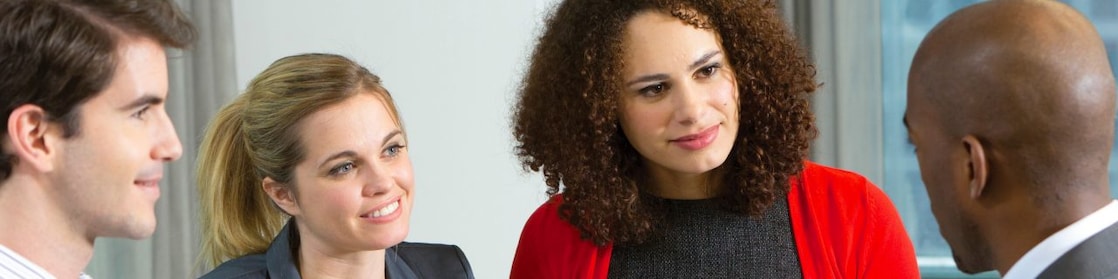 Funcionários Shell em reunião do escritório