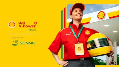 Imagem da campanha de Shell V-Power Etanol, com marca da Shell, logo do produto e marca Senna à esquerda, e foto de frentista segurando capacete em frente a um posto Shell