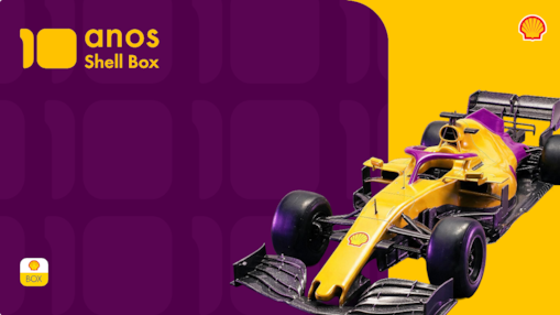 Sobre fundo amarelo e roxo com números 10 em um roxo mais claro, imagem de um carro e concha da Shell à direita e, à esquerda, texto “10 anos Shell Box” e logo de Shell Box