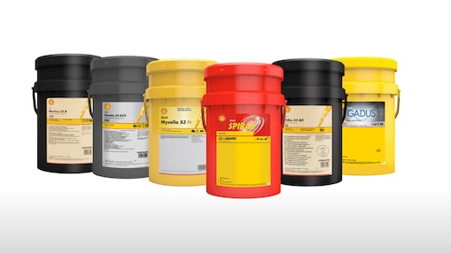 Diversas variedades de lubrificantes Shell alinhados lado a lado