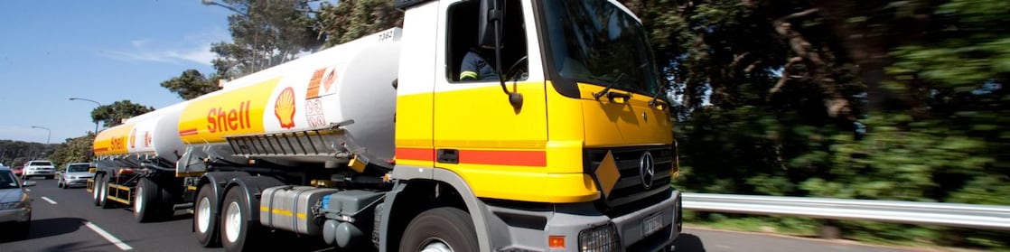 Caminhão Shell na estrada