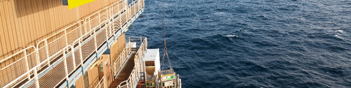 Navio em operação offshore