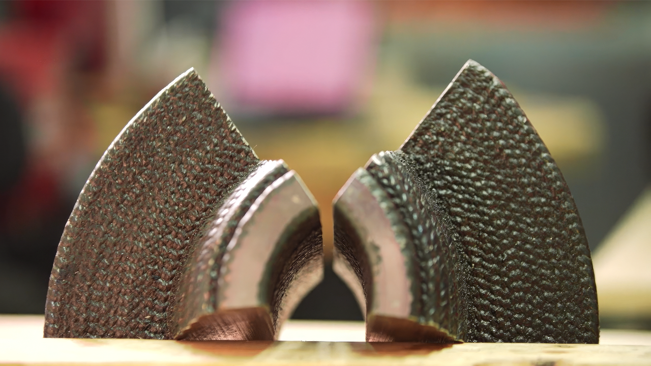 A peça é impressa em detalhes e sob medida