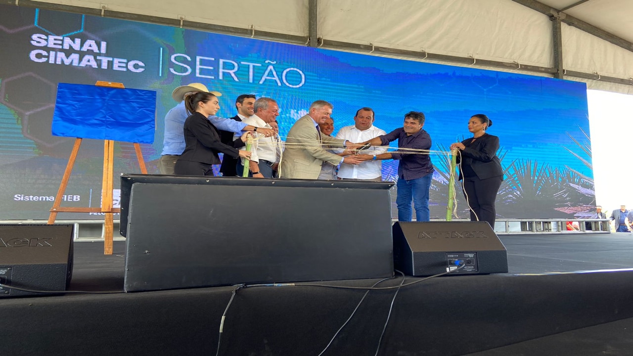 Foto da inauguração do projeto.