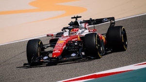 Carro da Scuderia Ferrari na pista