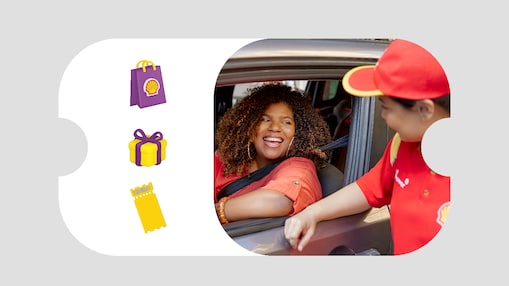 Mulher dentro do carro conversando com frentista e ao lado emojis de sacola, presente e tíquete