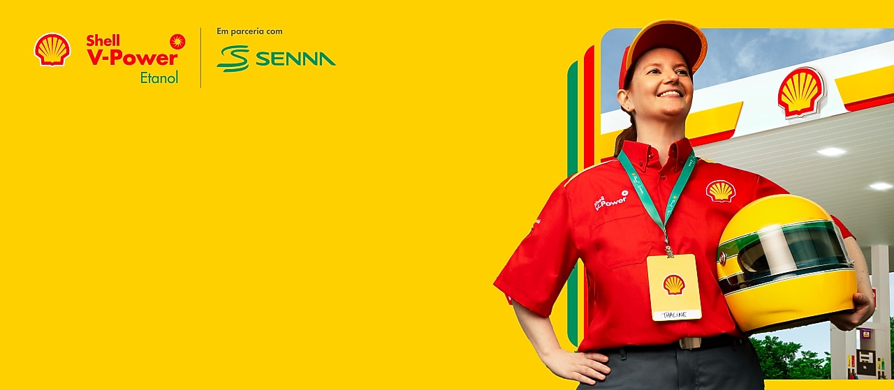 Imagem da campanha de Shell V-Power Etanol, com marca da Shell, logo do produto e da marca Senna à esquerda, e foto de frentista segurando capacete em frente a um posto Shell