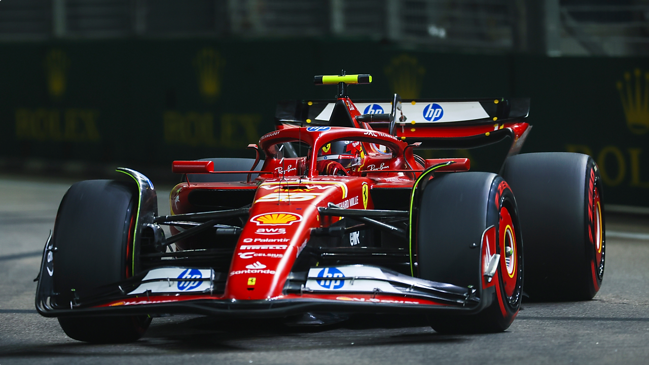 Ferrari na pista de autódromo
