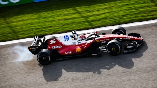 Ferrari na pista de autódromo