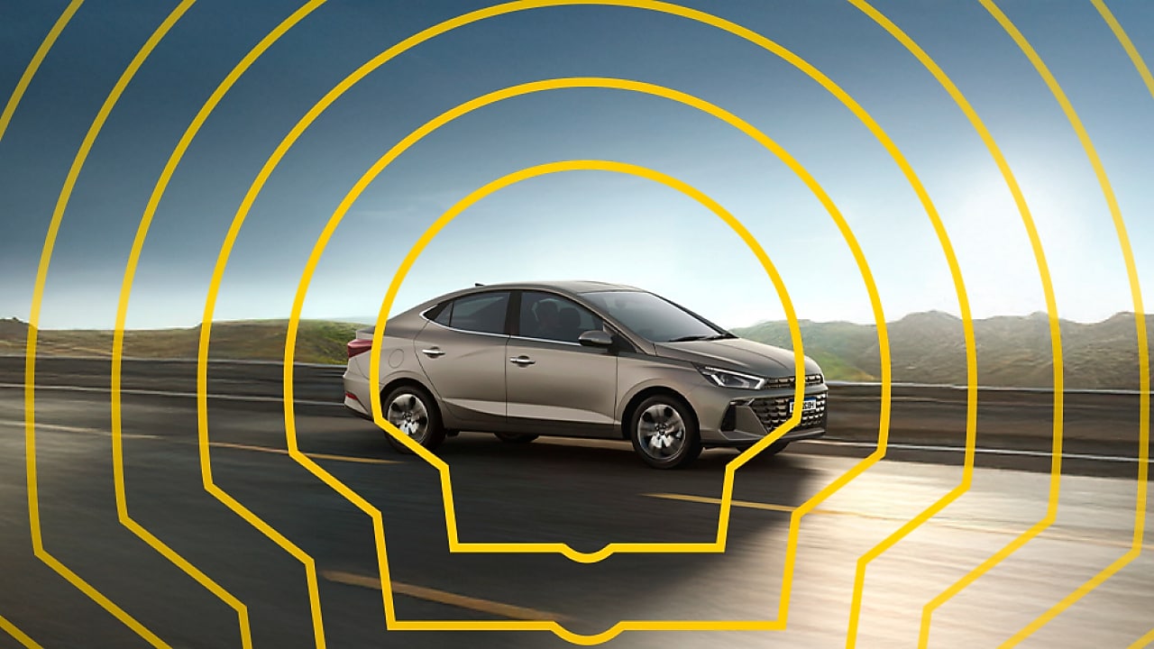 Embalagem de lubrificante semissintético com produto escorrendo pelo gargalo