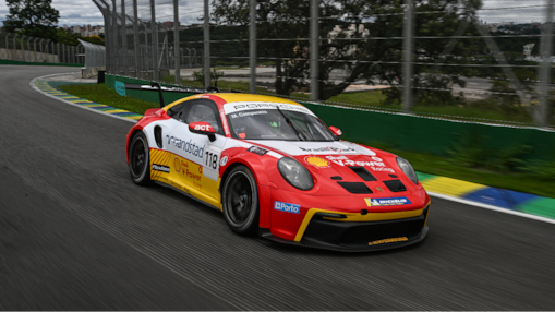 Carro de Matheus Comparatto na pista