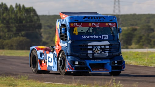 Caminhã da Copa Truck na pista