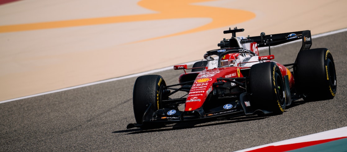 Carro da Scuderia Ferrari na pista