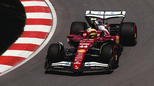 Carro da Scuderia Ferrari na pista