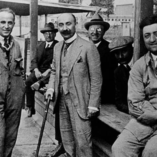 The partnership between Shell and the legendary Scuderia Ferrari started when Enzo Ferrari started racing for Alfa Romeo.