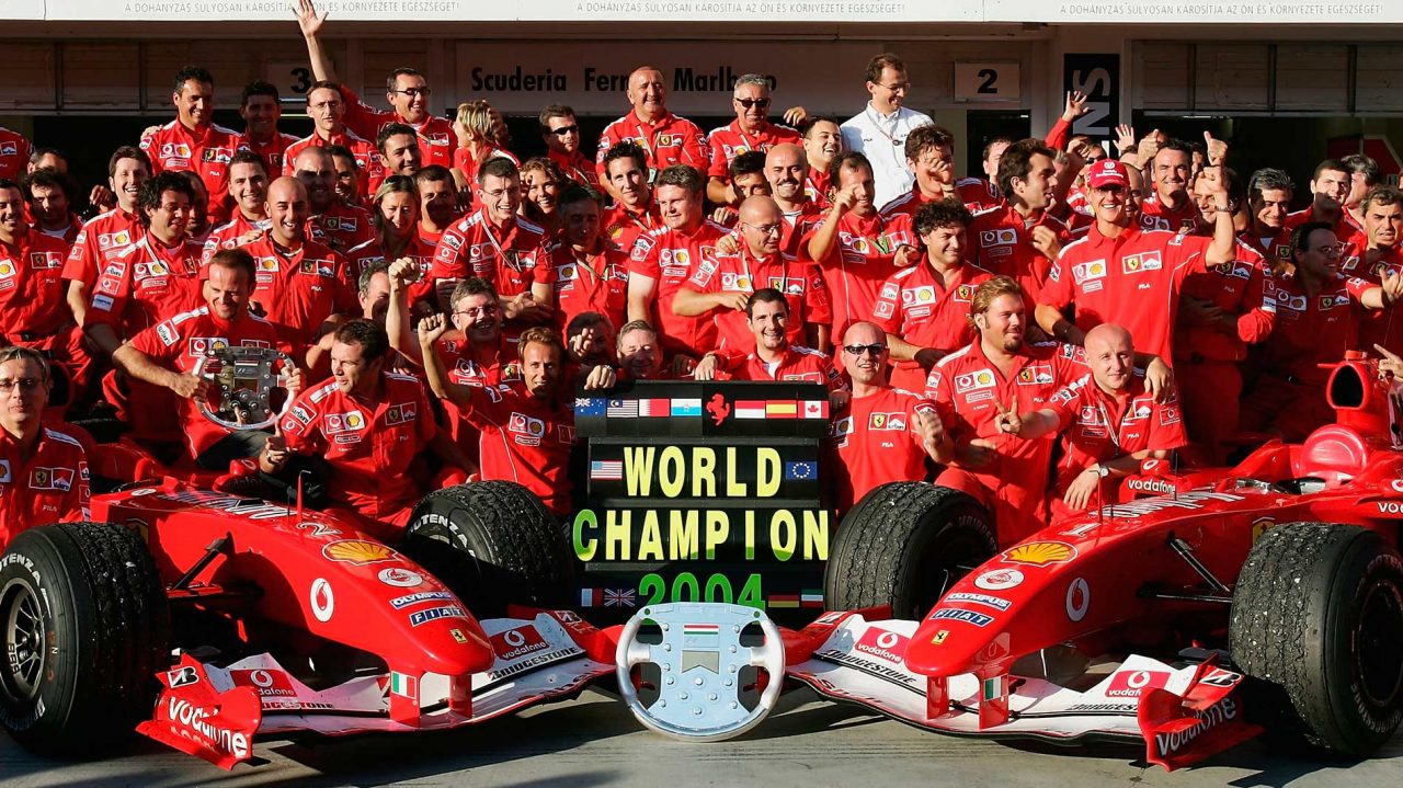 A virada do século No Grande Prêmio do Japão, Schumacher se torna o primeiro Campeão Mundial de Pilotos da Scuderia Ferrari por 21 anos. A Scuderia leva o Constructors’ Title.