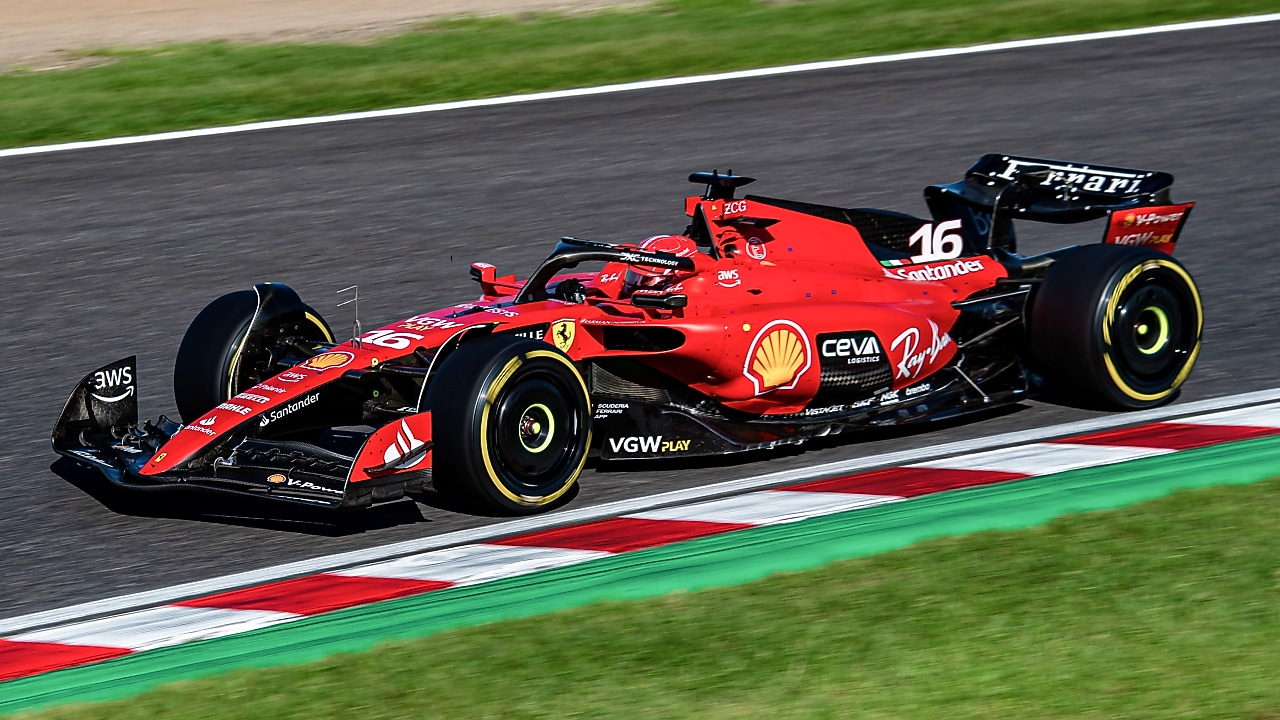 Carro da Ferrari em uma corrida