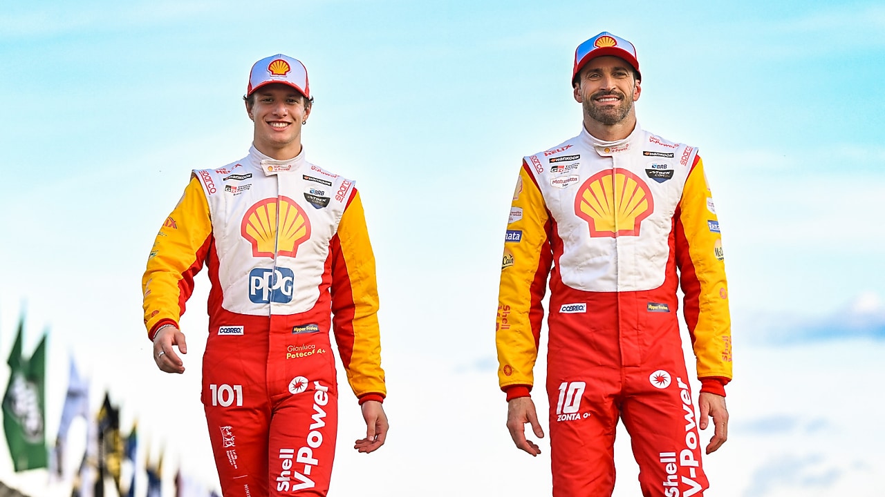 Piloto Gianluca Petecof ao lado do piloto Ricardo Zonta