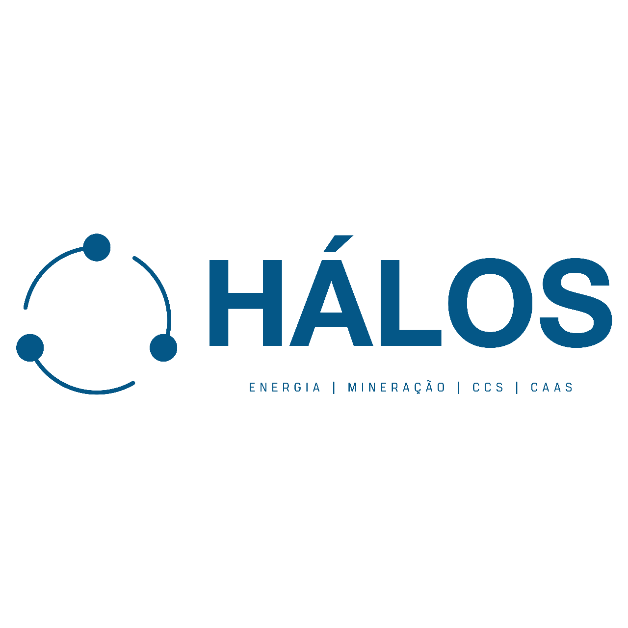 Logotipo da marca "HÁLOS". À esquerda, há um ícone azul representando três pontos conectados por linhas curvas, formando um círculo aberto. À direita, o nome "HÁLOS" aparece em letras maiúsculas azul-escuras. Abaixo, os termos "ENERGIA | MINERAÇÃO | CCS | CAAS" estão escritos em letras pequenas e maiúsculas, indicando os setores de atuação da marca.