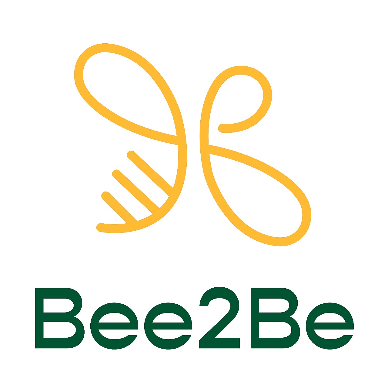 Logotipo da marca "Bee2Be". Na parte superior, há um ícone estilizado em amarelo representando uma abelha com asas curvas e linhas diagonais que remetem ao corpo do inseto. Abaixo, o nome "Bee2Be" aparece em letras arredondadas e verdes, com destaque para o número 2 central.